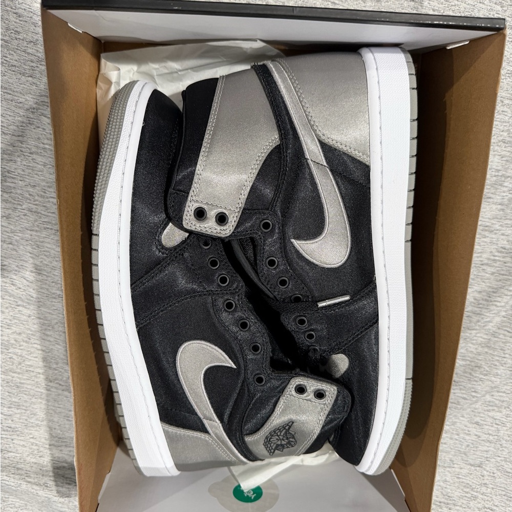 Men's Black and Gray Jordan 1 Size 10M/11.5W - Picture 3 of 3